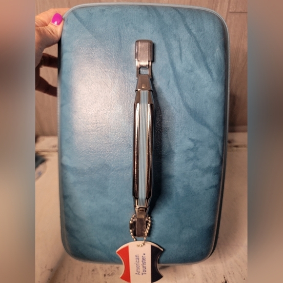 VTG AMERICAN TOURISTER BLUE TRAIN CASE MAKEUP COSMETIC VANITY HARD LUGGAGE. - Picture 7 of 11